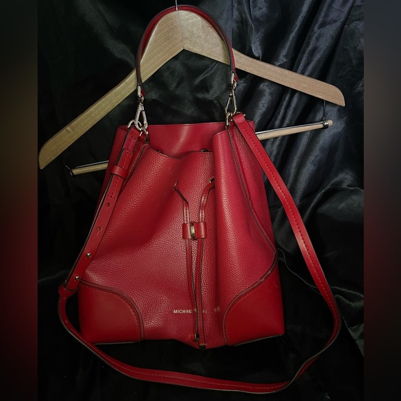 Michael Kors Red Mercer Leather Bucket Shoulder Bag - Picture 3 of 8